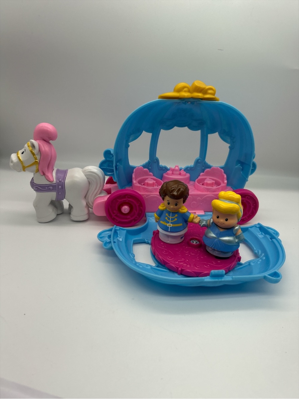 Fisher-Price Little People Disney Princess Cinderella’s Dancing Carriage Coach - Picture 2 of 13
